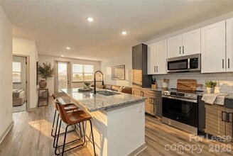 Building Photo - 6615 Cerris Dr