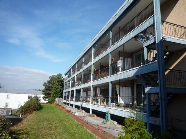 Primary Photo - Silver Moon Apartments