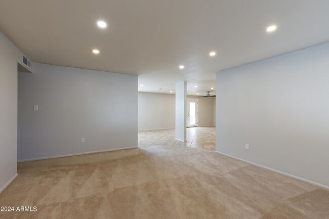Building Photo - 14225 N 39th Way