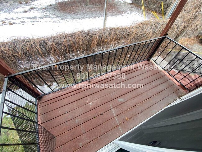 Building Photo - Upstairs 1 Bed 1 Bath Condo in Murray! Ava...