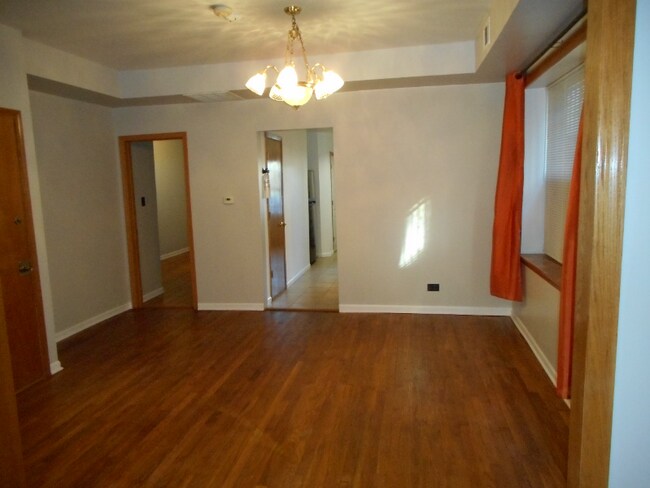 Foto del edificio - 4616 W Jackson Blvd