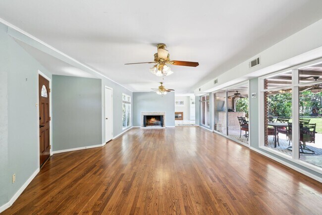 Foto del edificio - CONTEMPORARY HOME IN TERRELL HILLS