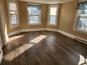 Building Photo - 21 Highland St