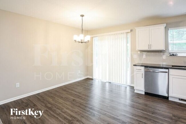 Foto del edificio - 5015 N Belmont Ave