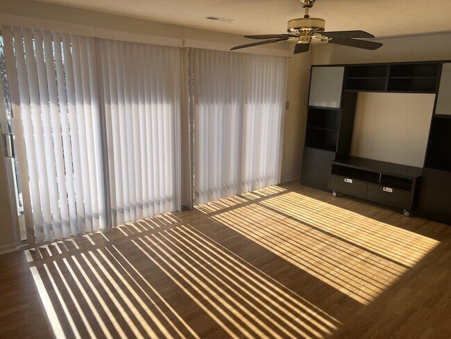Foto del edificio - 7608 Roscommon Ct