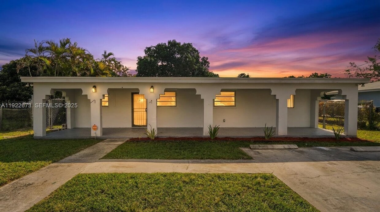 Primary Photo - 10220 SW 178th St