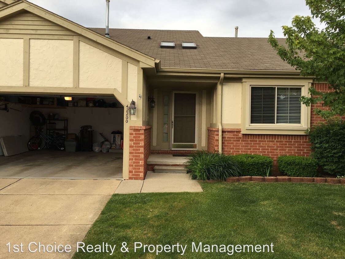 Primary Photo - 2 br, 2.5 bath House - 42200 Aspen Court