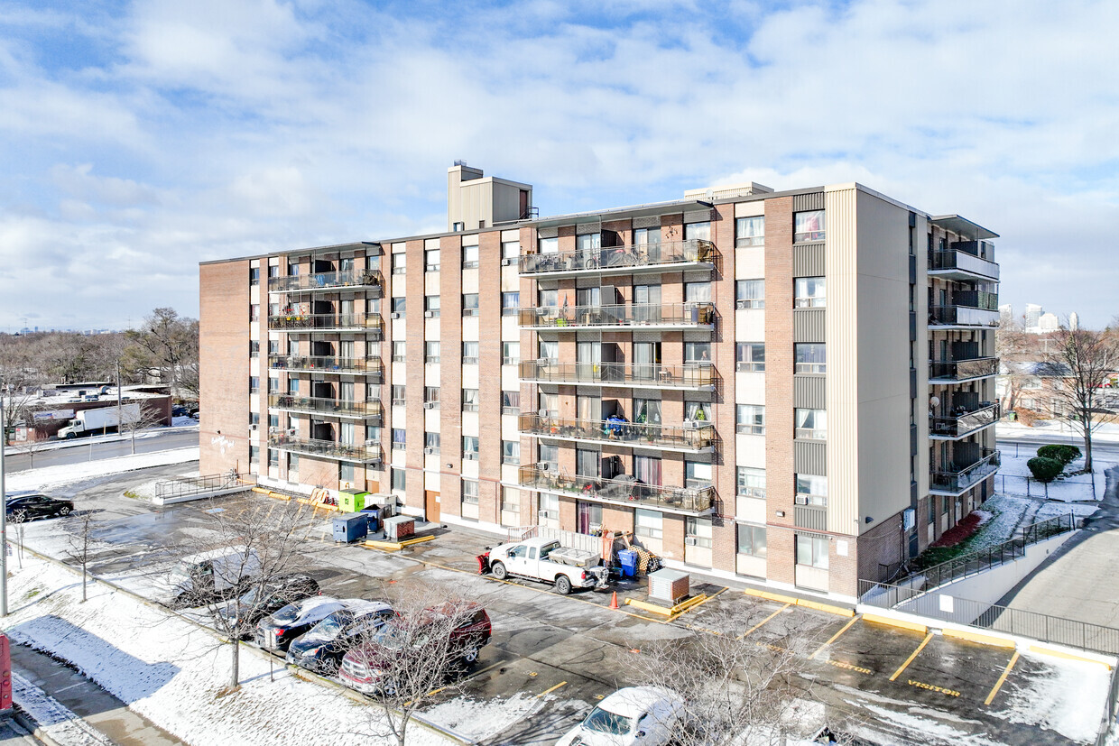 Primary Photo - Cedarbrae Towers West