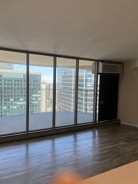 Foto del edificio - 300 N State St