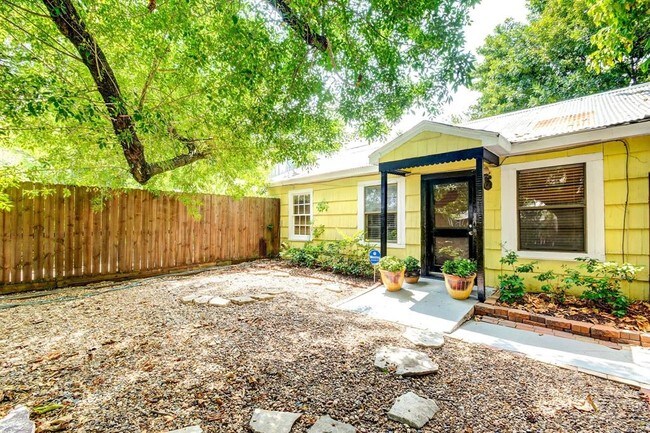 Building Photo - 5313 Palmetto St