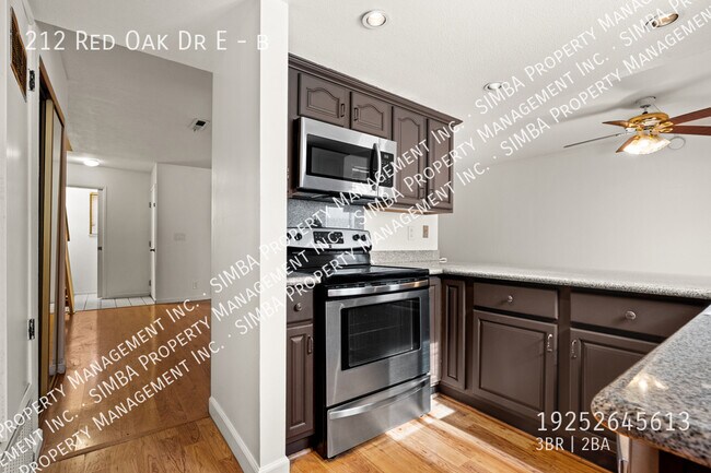 Foto del edificio - 212 Red Oak Dr E