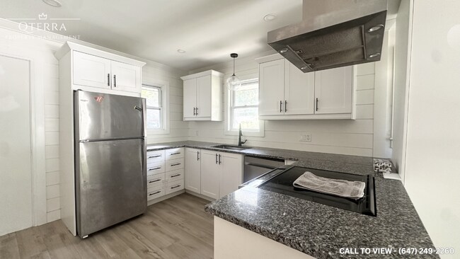 Building Photo - 211 Emerson Av