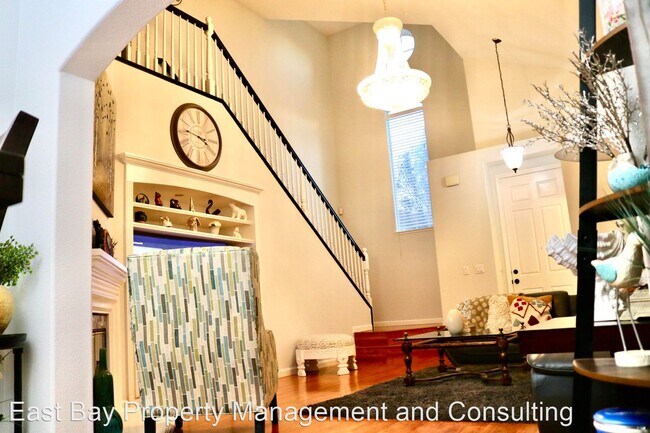 Building Photo - 4 br, 2.5 bath House - 6832 Tiffany Cmn.