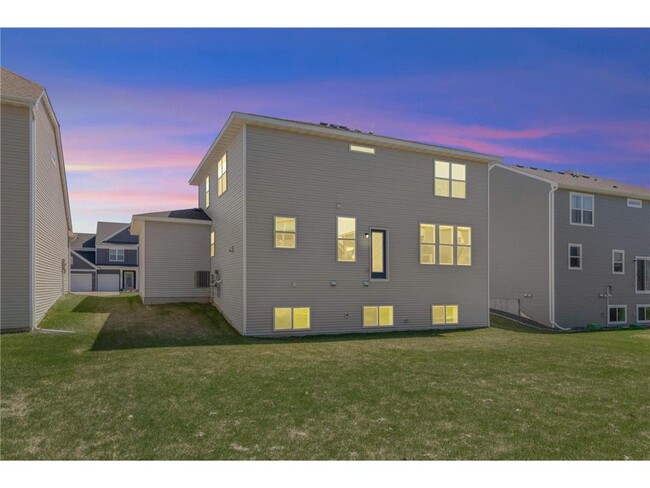 Building Photo - 5010 Sandpebble Ln