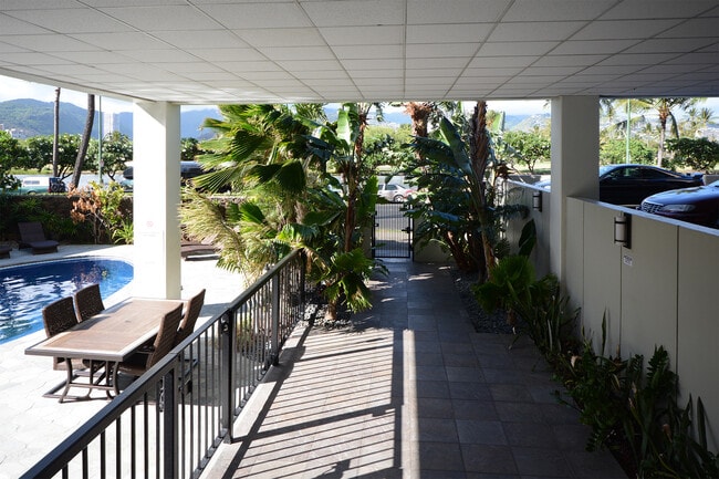 Building Photo - 2465 Ala Wai Blvd