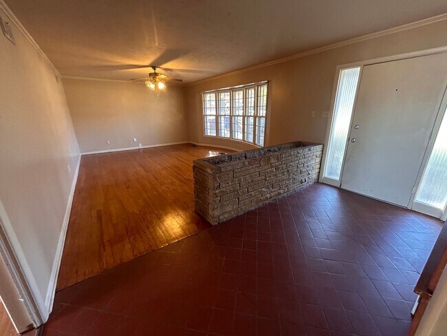 Foto del edificio - $1070 JANUARY MOVE IN SPECIAL - 3 Bed 1.5 ...