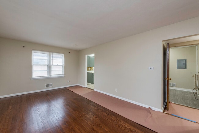 Building Photo - 922 Landon Ave