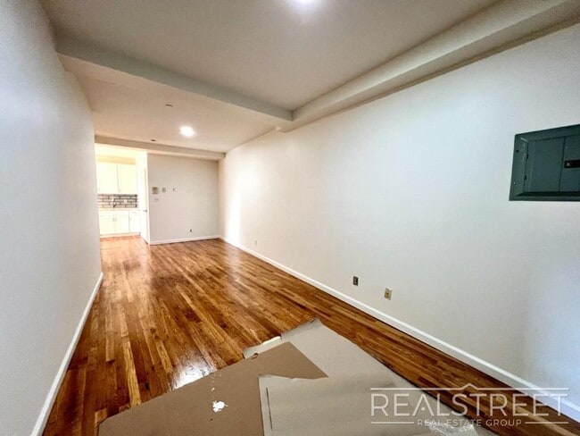 Foto del edificio - Spacious 2 Bedroom in Williamsburg!