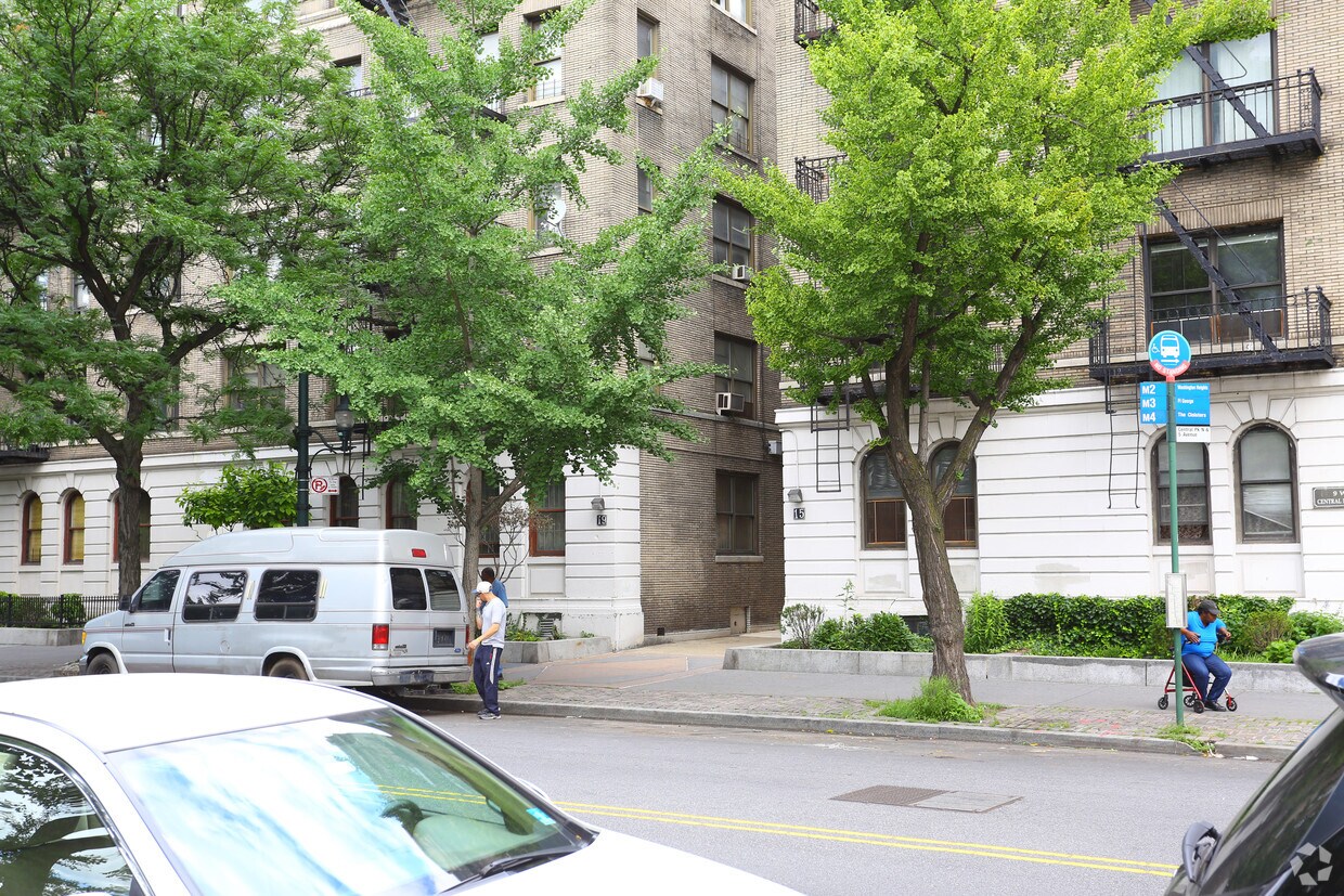Building Photo - 15 W 110th St
