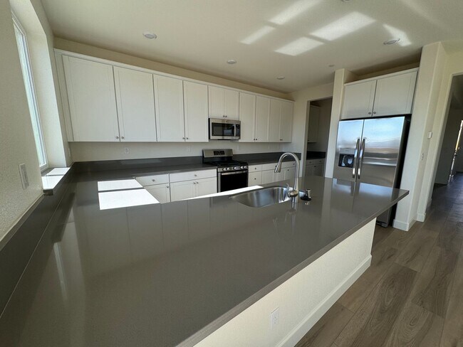 Foto del edificio - NEW Construction, 4 bedroom 3 full bath, 2...