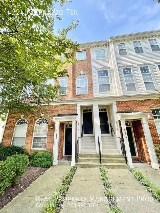 Primary Photo - Coming soon-Townhome style condo, with gar...