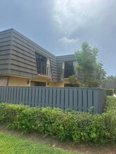 Building Photo - 1014 10th Way