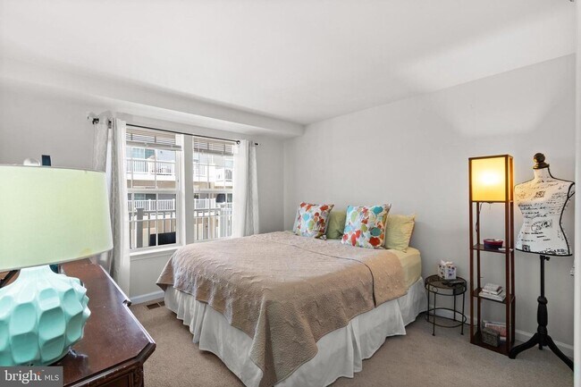 Foto del edificio - 10521 Jim Lovell Ln