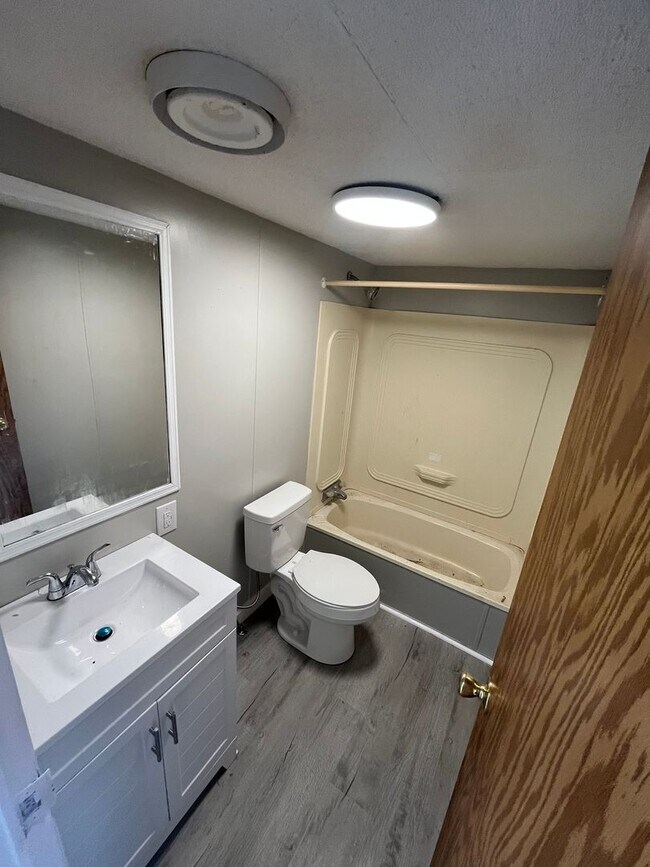 Foto del edificio - 3 Bed/2 Bath Mobile Home-Under Renovations