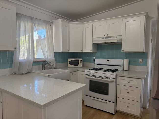 Building Photo - Adorable 2 bed + office/1 bath House with ...