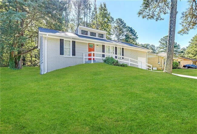 Building Photo - 2466 Fairway Cir SW