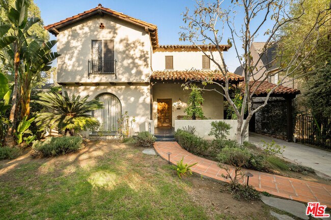 Foto del edificio - 1632 N Orange Grove Ave