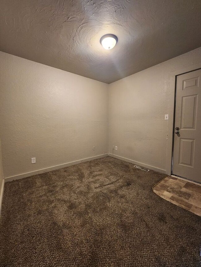 Building Photo - 129 Villa Dr
