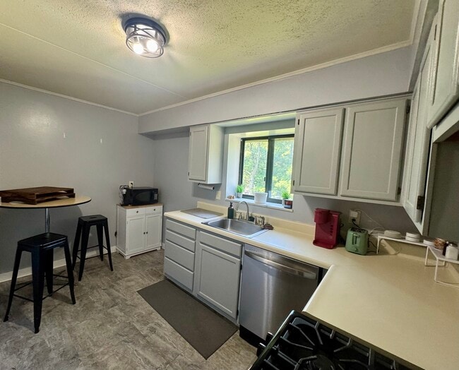 Kitchen - 1532 Forest Green Dr