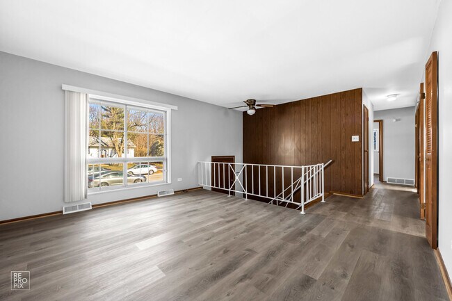Foto del edificio - 340 E Maple Dr