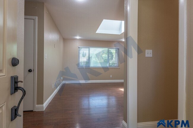 Building Photo - Charming 3 Bedroom 2 Bath Lincoln Village ...
