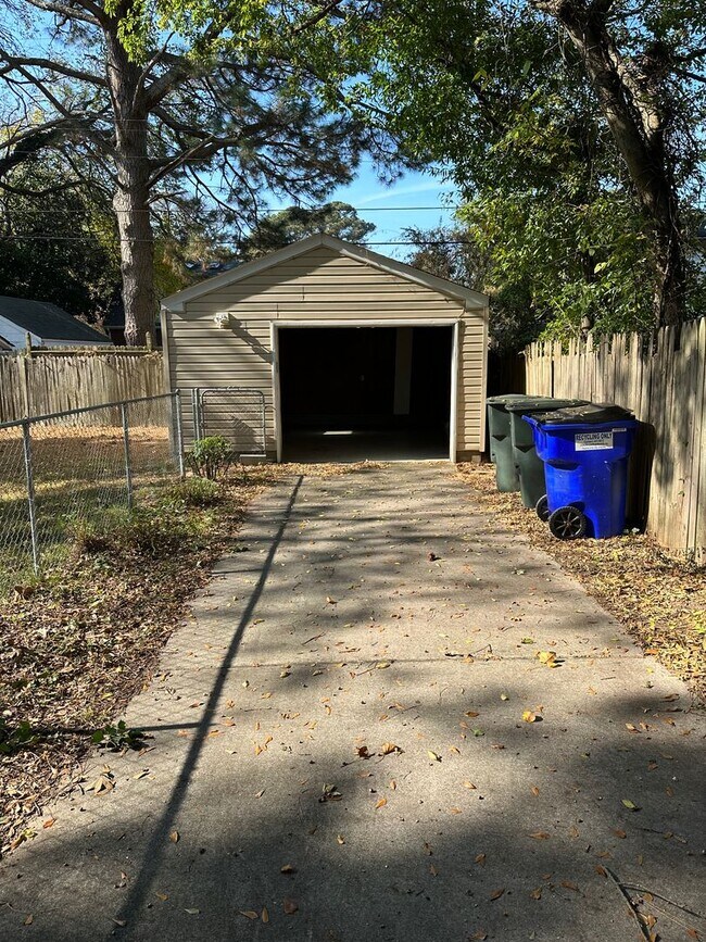 Building Photo - CHARMING CAPE COD in COMMODORE PARK
