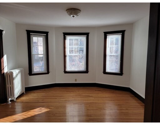 Building Photo - 92 Oak Ave