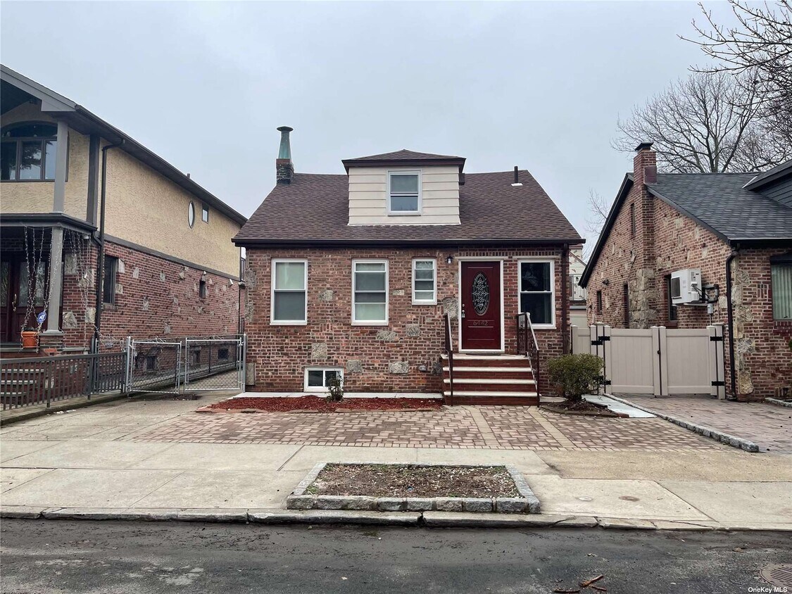 Foto principal - 64-42 83rd St