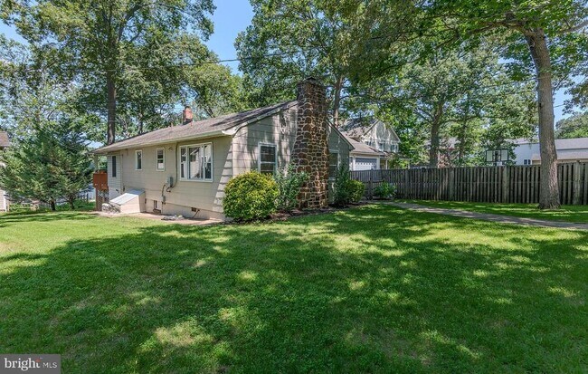 Foto del edificio - 242 Beachwood Rd