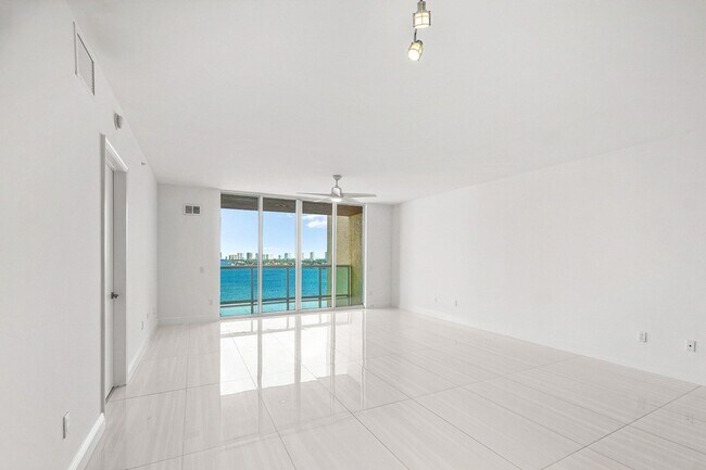 Foto del edificio - 2650 Lake Shore Dr