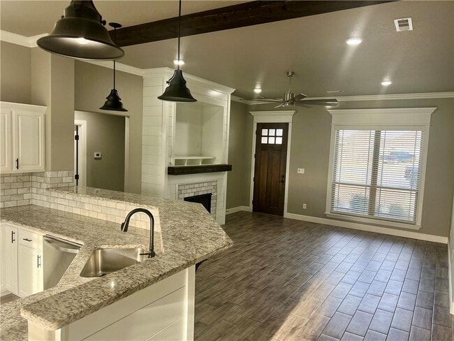 Building Photo - 1121 Cannon St