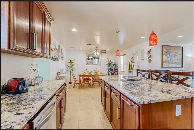 Foto del edificio - 2412 N 36th Pl