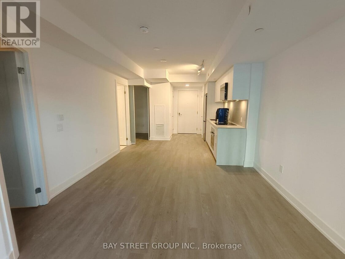 Primary Photo - 8 Cedarland Dr