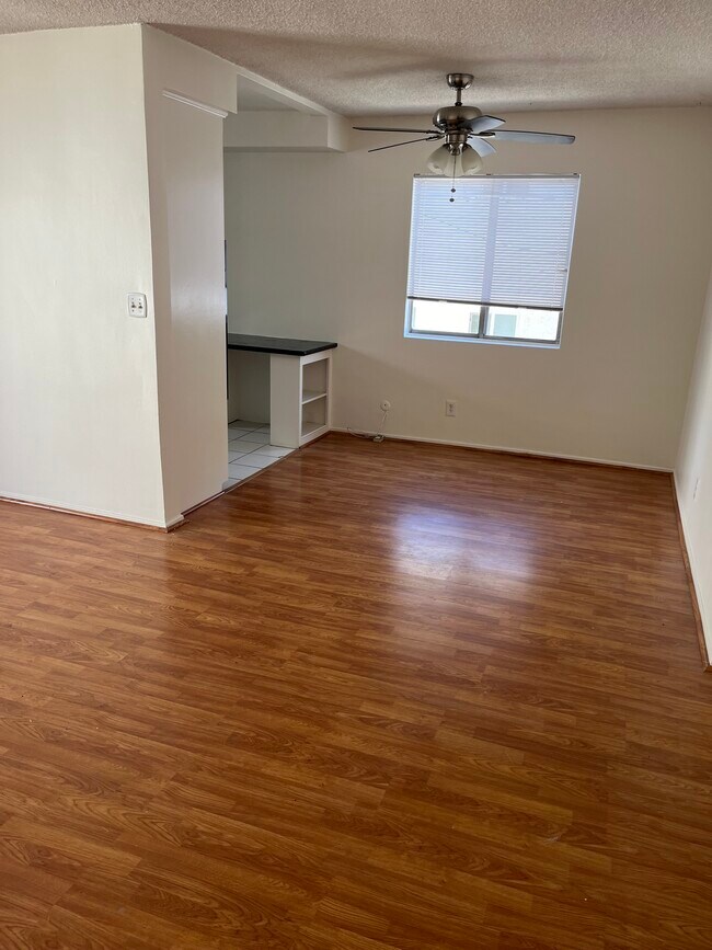 Foto del edificio - 1012 N Laurel Ave