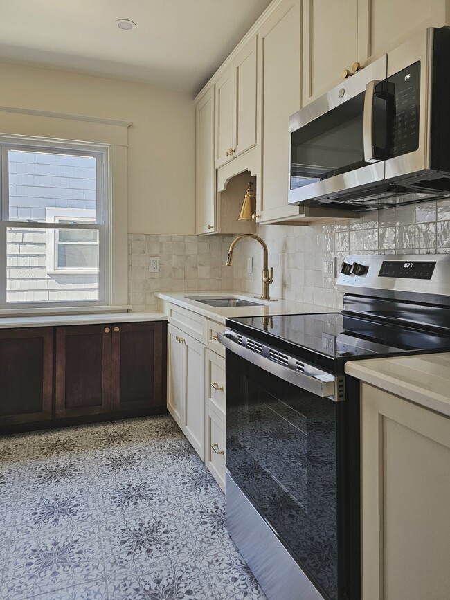 Building Photo - 148 Nassau Ave