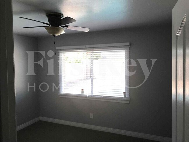 Building Photo - 4818 W Christy Dr