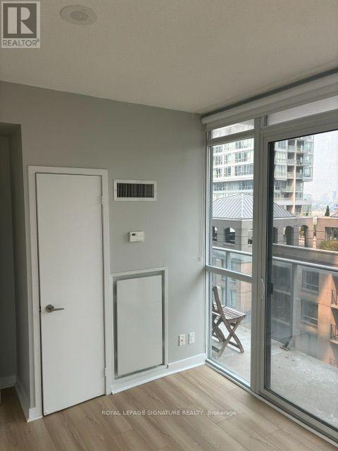 Building Photo - 126 Simcoe St