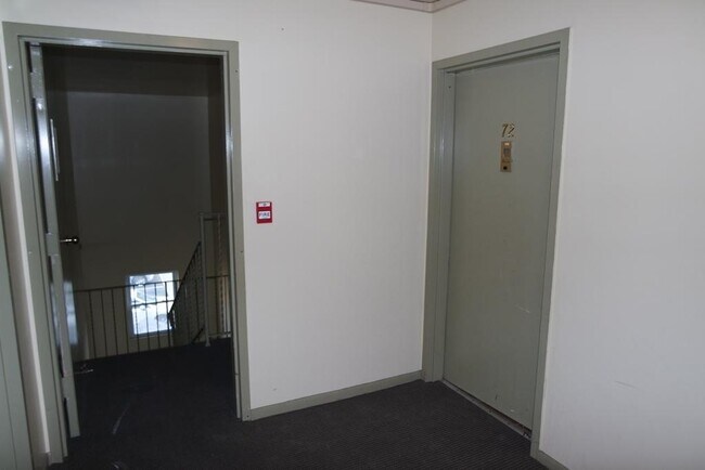 Foto del edificio - 72 Riverview Ct