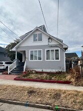 Building Photo - 338 N Harrisburg Ave