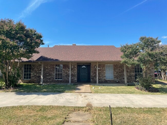Building Photo - 419 Hillside Dr
